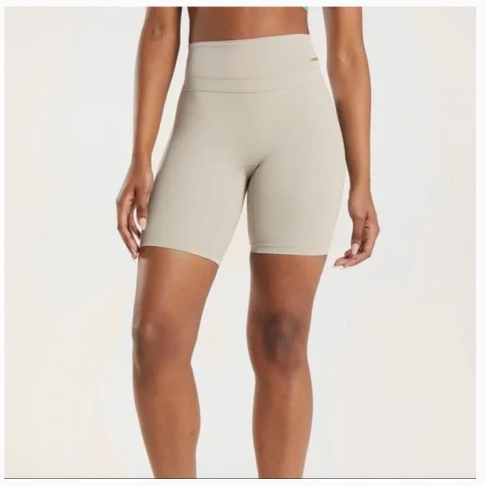 GYMSHARK x Whitney Simmons V3 Shorts Mink Size S